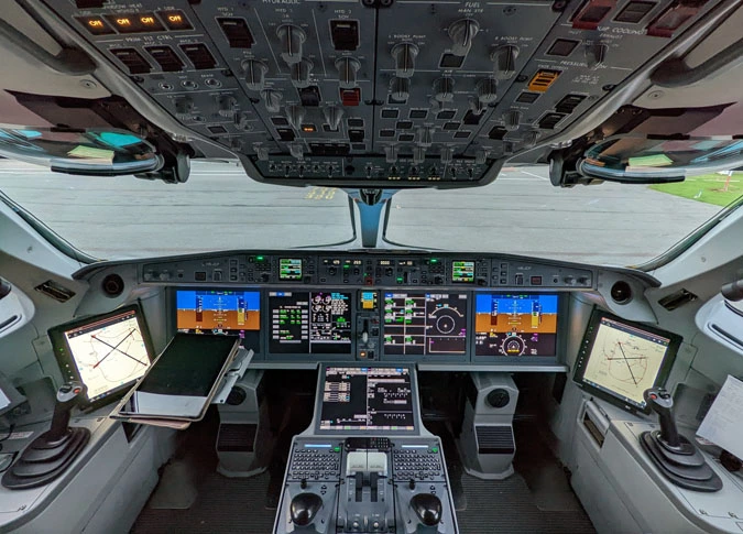 ЖК-дисплей применяется к самолетам, самолетам и парапланерам