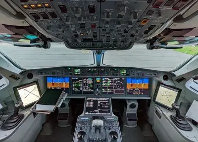 ЖК-дисплей применяется к самолетам, самолетам и парапланерам